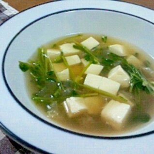 豆苗と豆腐と白木耳のスープ
